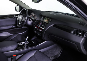 Подержанный автомобиль BMW X4 2017 года (11 фото)