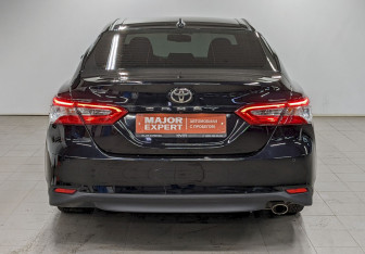 Подержанный автомобиль Toyota Camry Sedan 2019 года (6 фото)