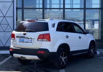 Подержанный автомобиль Kia Sorento 2012 года (5 фото)
