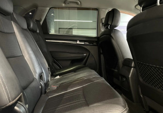 Подержанный автомобиль Kia Sorento 2012 года (11 фото)