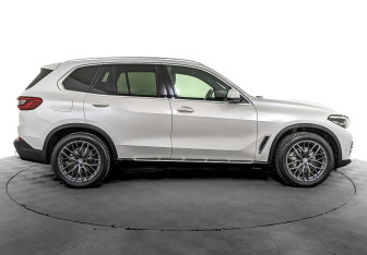 Подержанный автомобиль BMW X5 2018 года (4 фото)