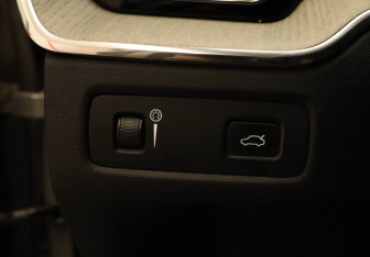 Подержанный автомобиль Volvo XC60 2019 года (14 фото)