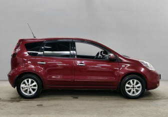 Подержанный автомобиль Nissan Note 2010 года (4 фото)