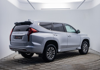 Подержанный автомобиль Mitsubishi Pajero Sport 2020 года (5 фото)