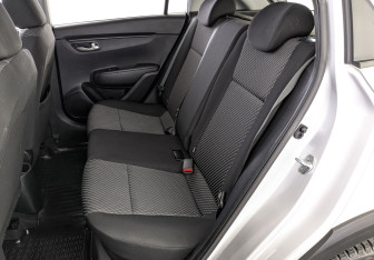 Подержанный автомобиль Kia Rio Hatchback 2019 года (18 фото)