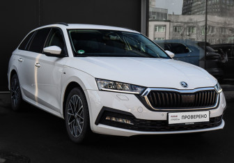 Подержанный автомобиль Skoda Octavia Wagon 2021 года (3 фото)