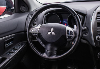 Подержанный автомобиль Mitsubishi ASX 2012 года (15 фото)
