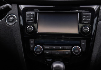 Подержанный автомобиль Nissan X-Trail 2016 года (14 фото)
