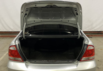 Подержанный автомобиль Nissan Almera Classic 2013 года (10 фото)