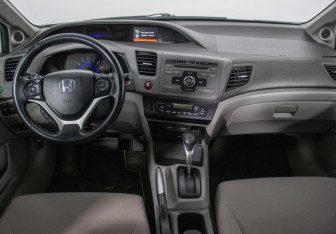 Подержанный автомобиль Honda Civic Sedan 2012 года (12 фото)