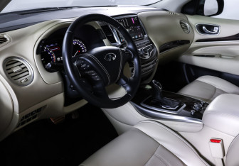 Подержанный автомобиль Infiniti QX60 2017 года (15 фото)