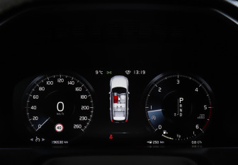 Подержанный автомобиль Volvo XC90 2015 года (9 фото)