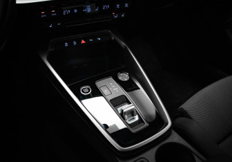 Подержанный автомобиль Audi A3 Hatchback 2021 года (18 фото)