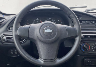 Подержанный автомобиль Chevrolet Niva 2010 года (12 фото)