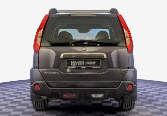 Подержанный автомобиль Nissan X-Trail 2013 года (6 фото)