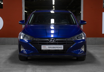 Подержанный автомобиль Hyundai Elantra Sedan 2019 года (2 фото)