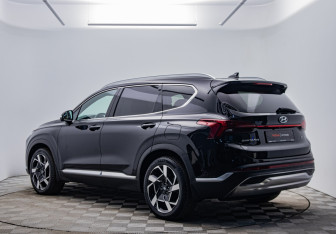 Подержанный автомобиль Hyundai Santa Fe 2022 года (7 фото)
