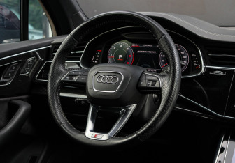 Подержанный автомобиль Audi Q7 2020 года (16 фото)