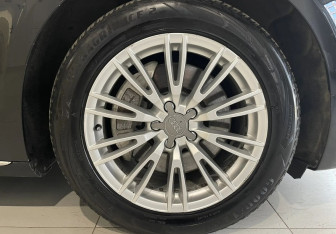 Подержанный автомобиль Audi A8 2015 года (22 фото)