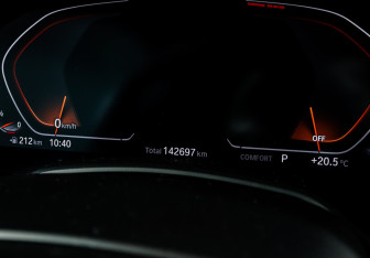 Подержанный автомобиль BMW X6 2021 года (11 фото)