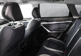 Подержанный автомобиль Geely Atlas 2024 года (12 фото)