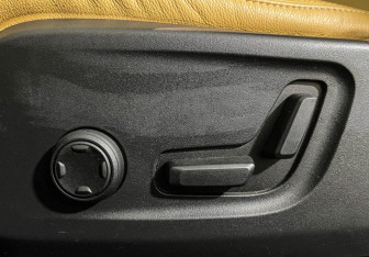 Подержанный автомобиль Volvo XC40 2019 года (15 фото)