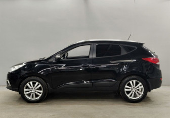 Подержанный автомобиль Hyundai ix35 2011 года (8 фото)