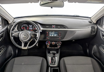 Подержанный автомобиль Kia Rio Hatchback 2021 года (14 фото)