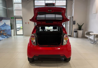 Подержанный автомобиль Chevrolet Spark 2011 года (9 фото)