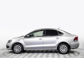 Подержанный автомобиль Volkswagen Polo Sedan 2012 года (8 фото)