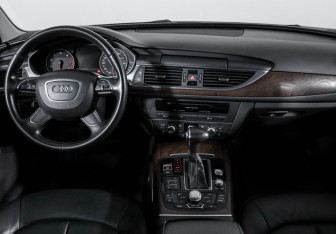 Подержанный автомобиль Audi A6 Sedan 2012 года (12 фото)