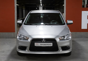 Подержанный автомобиль Mitsubishi Lancer Sedan 2011 года (2 фото)
