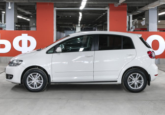 Подержанный автомобиль Volkswagen Golf Plus 2012 года (8 фото)