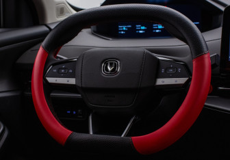 Подержанный автомобиль Changan UNI-S 2024 года (15 фото)
