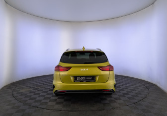 Подержанный автомобиль Kia Ceed Wagon 2021 года (6 фото)