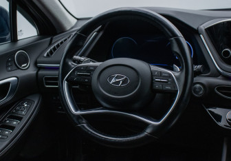 Подержанный автомобиль Hyundai Sonata 2020 года (15 фото)