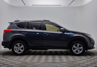 Подержанный автомобиль Toyota RAV4 2013 года (4 фото)