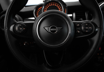 Подержанный автомобиль MINI Hatch 2019 года (8 фото)