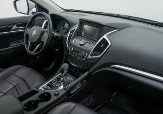 Подержанный автомобиль DongFeng AX7 2018 года (8 фото)