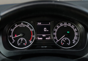 Подержанный автомобиль Skoda Rapid Liftback 2017 года (19 фото)