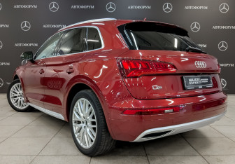 Подержанный автомобиль Audi Q5 2019 года (7 фото)