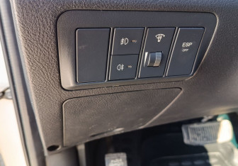 Подержанный автомобиль Hyundai Santa Fe 2008 года (17 фото)