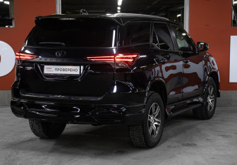 Подержанный автомобиль Toyota Fortuner 2017 года (5 фото)