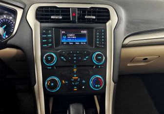 Подержанный автомобиль Ford Fusion (North America) 2015 года (14 фото)