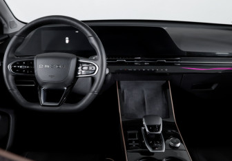 Подержанный автомобиль Omoda C5 2023 года (12 фото)