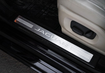 Подержанный автомобиль Jaguar XF Sedan 2014 года (19 фото)