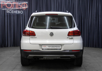 Подержанный автомобиль Volkswagen Tiguan 2016 года (6 фото)