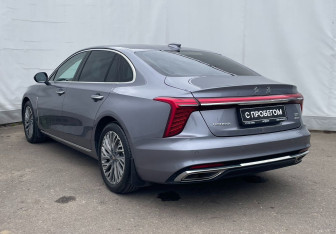 Подержанный автомобиль Hongqi H5 2024 года (6 фото)