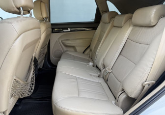 Подержанный автомобиль Kia Sorento 2013 года (11 фото)