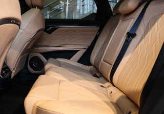 Подержанный автомобиль Voyah Free 2025 года (8 фото)